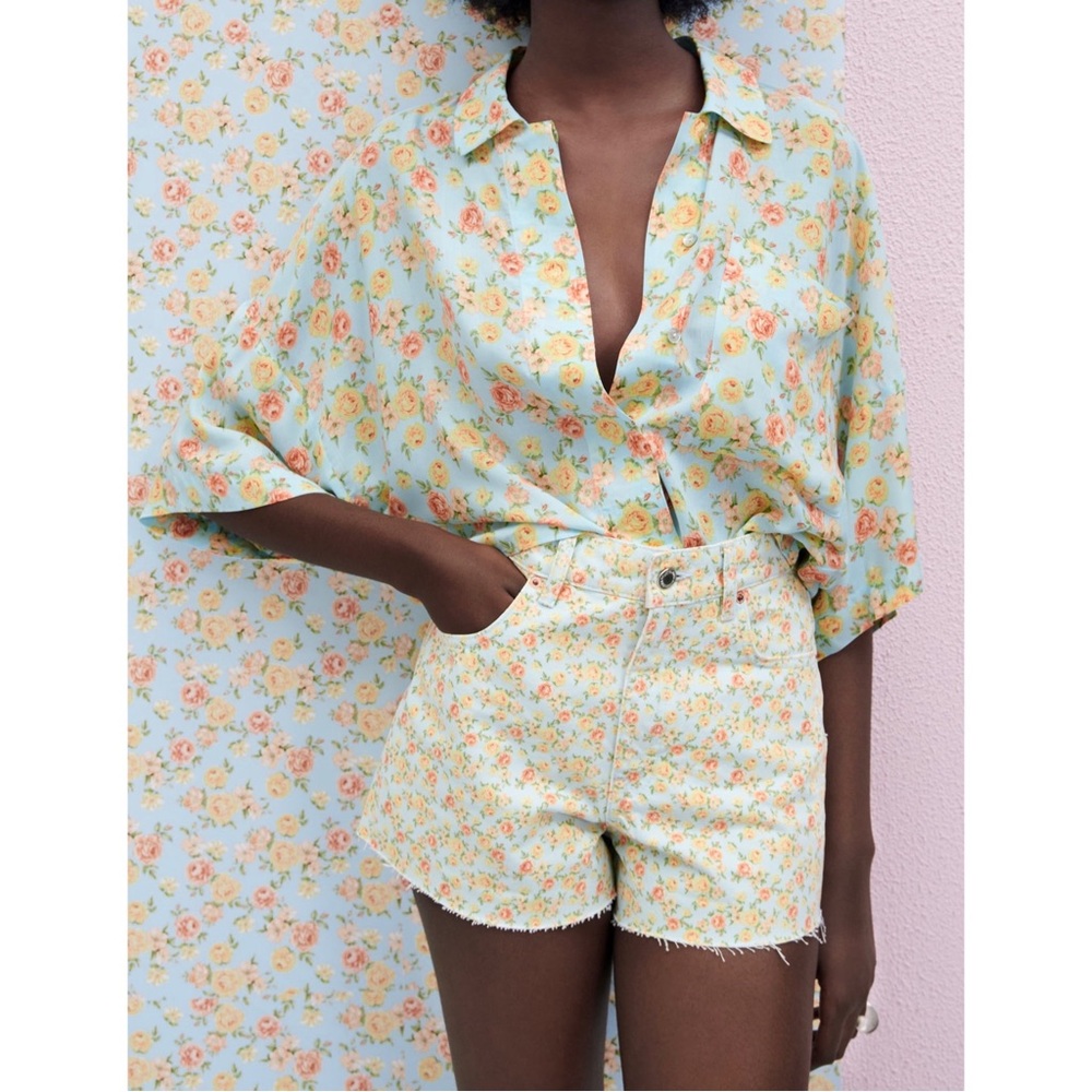 Zara the 90’s High Rise Raw Hem Floral Print Shorts Size 0 NEW